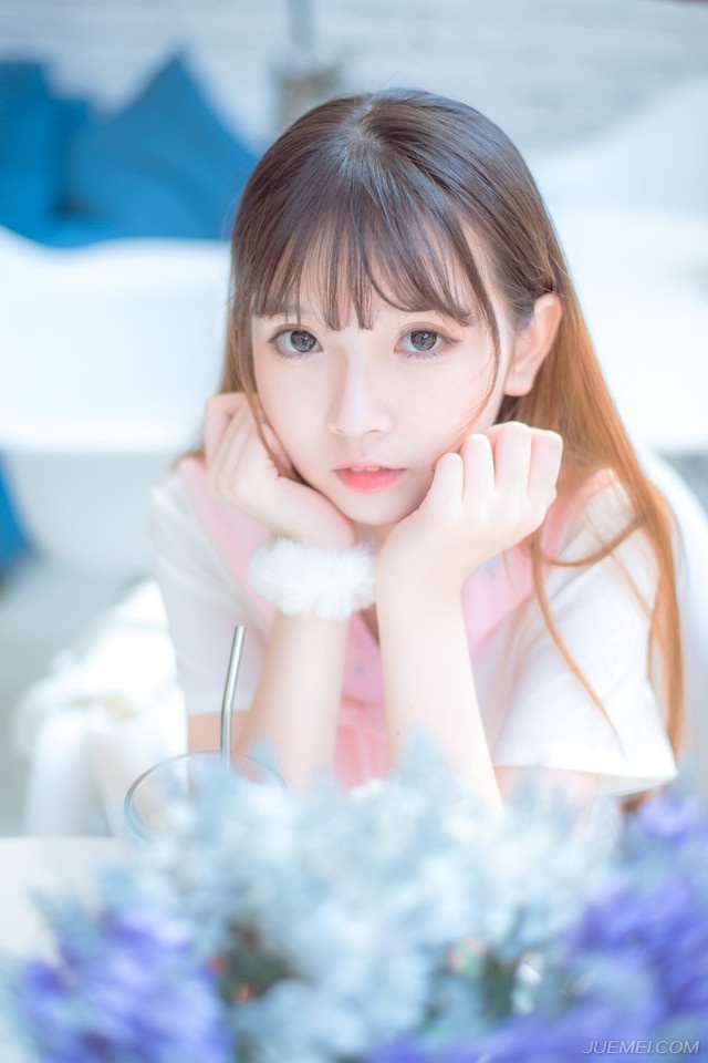 孟达大步而入，向着刘璋躬身道：“末将参见主公。”